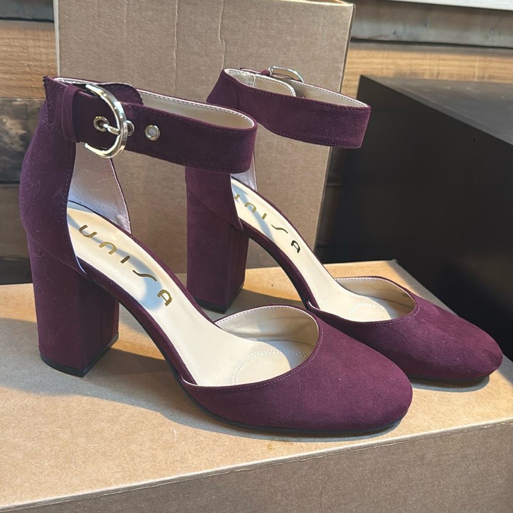 Unisa Heels Womens 8M Casual Block Heels Ankle Strappy Pumps Burgundy Fabric